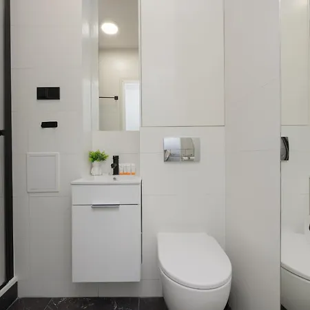 Pretty In Centre By Renters Warsaw