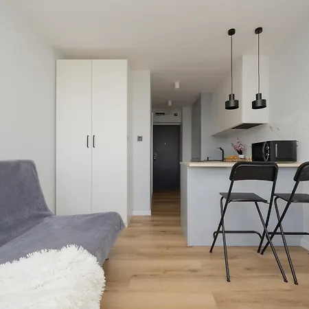 Pretty In Centre By Renters Apartment *