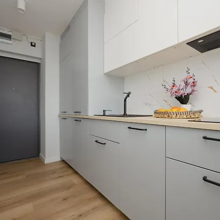 Pretty In Centre By Renters *